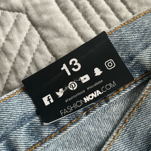 FASHION NOVA Crossover Straight Leg Jeans - Picture 3 of 4